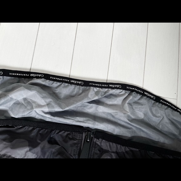 Calvin Klein rain jacket, camo, size S! Brand new - Picture 4 of 4